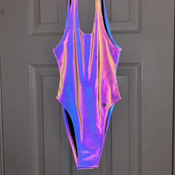 NWOT: Flexliving reflective bathing suit. - Picture 3 of 7